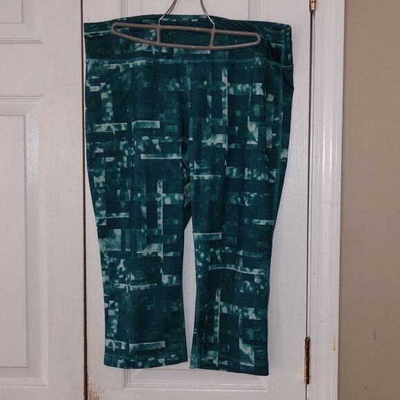 Danskin Now  workout  capris legging pants  Sz L (12-14) - Picture 1 of 4